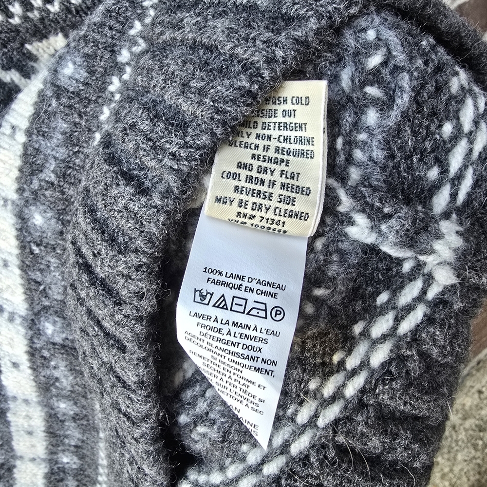 L.L. Bean Lambs Wool Charcoal and Cream Patterned Crewneck Sweater - Picture 7 of 9